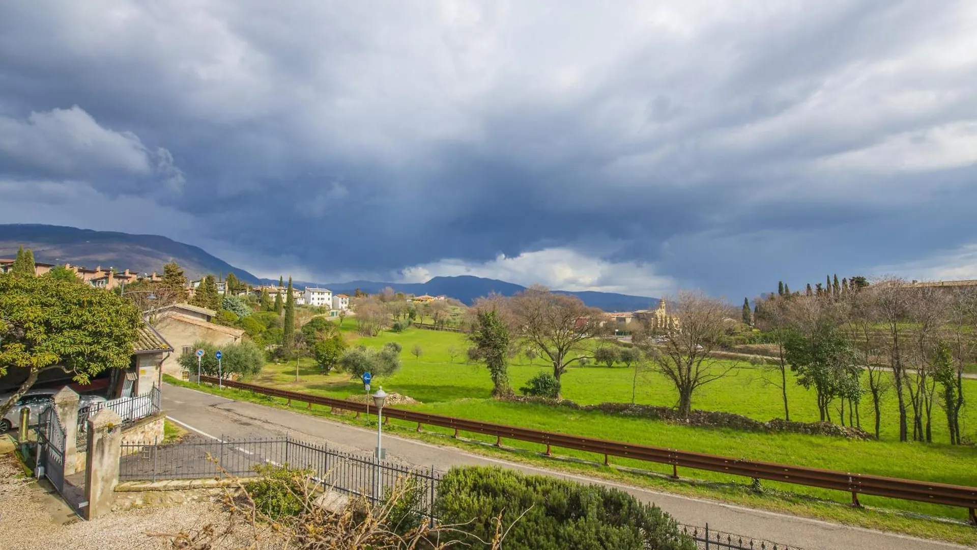 La Casa Rossa Tra Lago E Montagna Garage Wi-Fi Costermano Daire